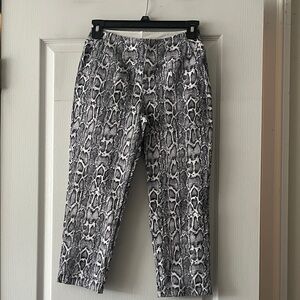 Women with Control Black and White Snake Print Capris